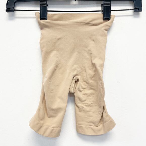 Skims Women's Seamless Sculpt Mid Thigh Shorts Sand Size XS - Picture 2 of 4